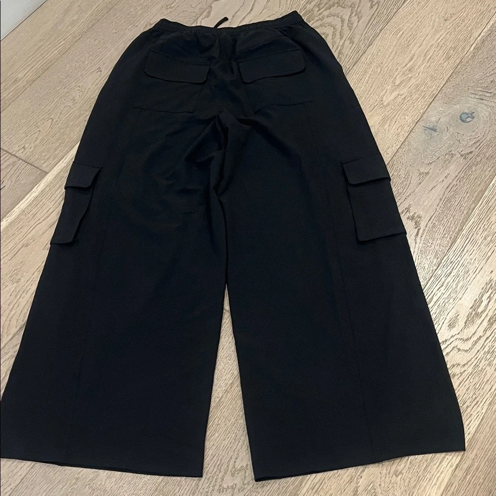 ALO Yoga Black Cargo Pants NWOT - Picture 5 of 5